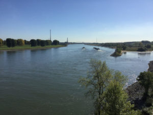 Rheinradweg Duisburg - Blick zurück