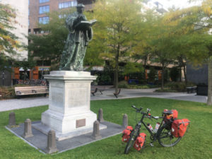 Erasmus von Rotterdam Denkmal in der Niederlande - Mit Fahrrad - Rheinradweg Rotterdam