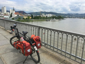 Nibelungenbrücke - Linz - Reiserad - Donauradweg Österreich