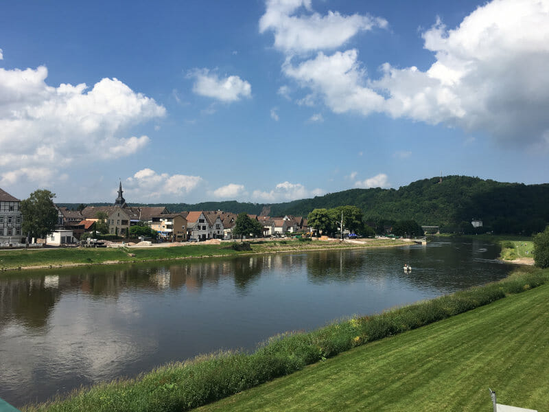 Bodenwerder - wunderschöner Radweg - Blick auf Weser