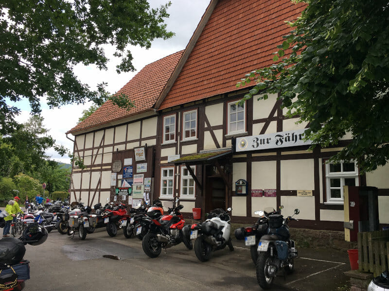 Hemeln Einkehren für Radfahrer - Viele Motorräder - Weserradweg