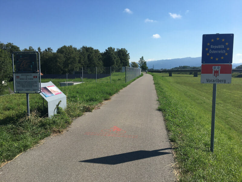 Österreichisch-schweizerische Grenze bei St. Margrethen-Fußach - Rheinradweg Schweiz